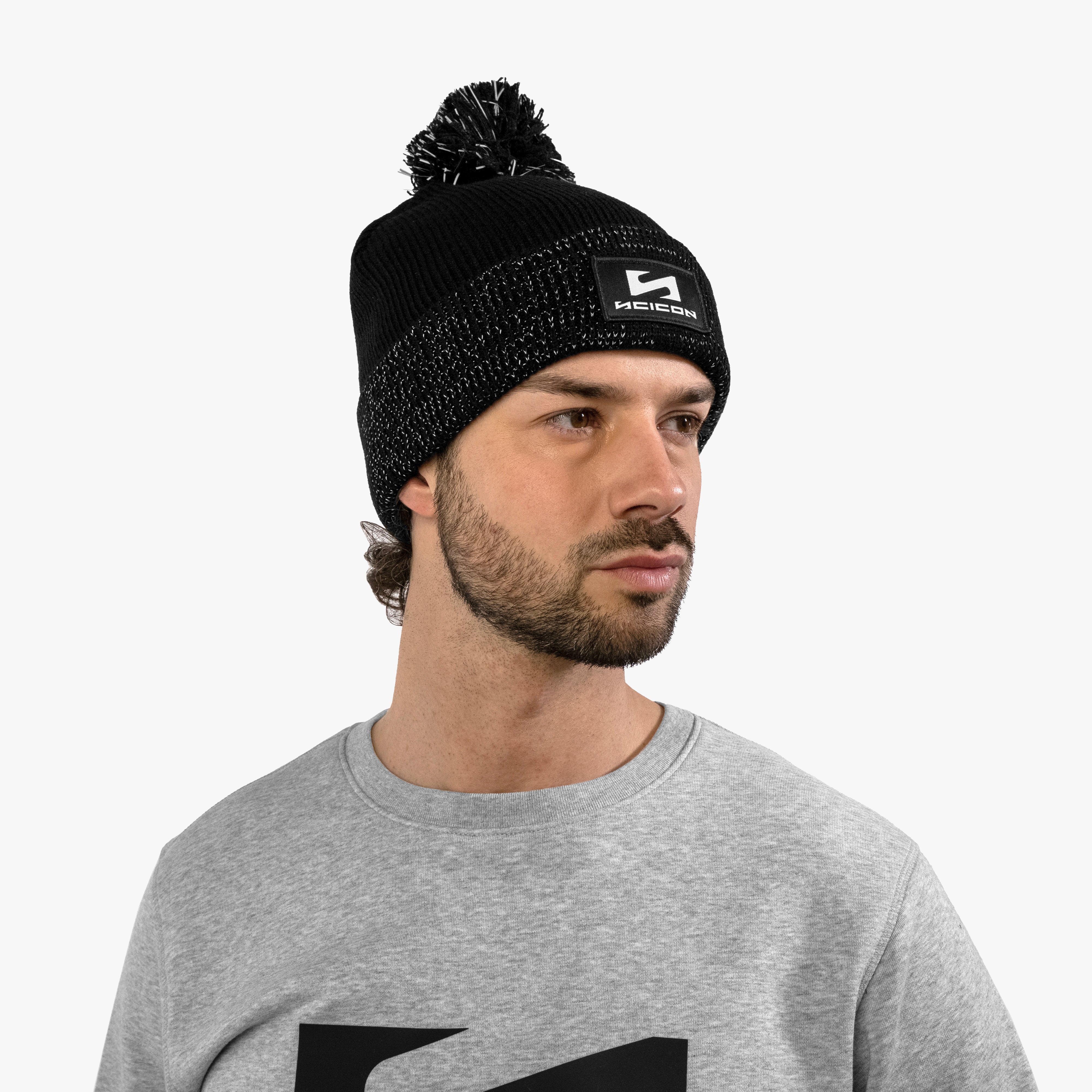 BONNET À POMPOM