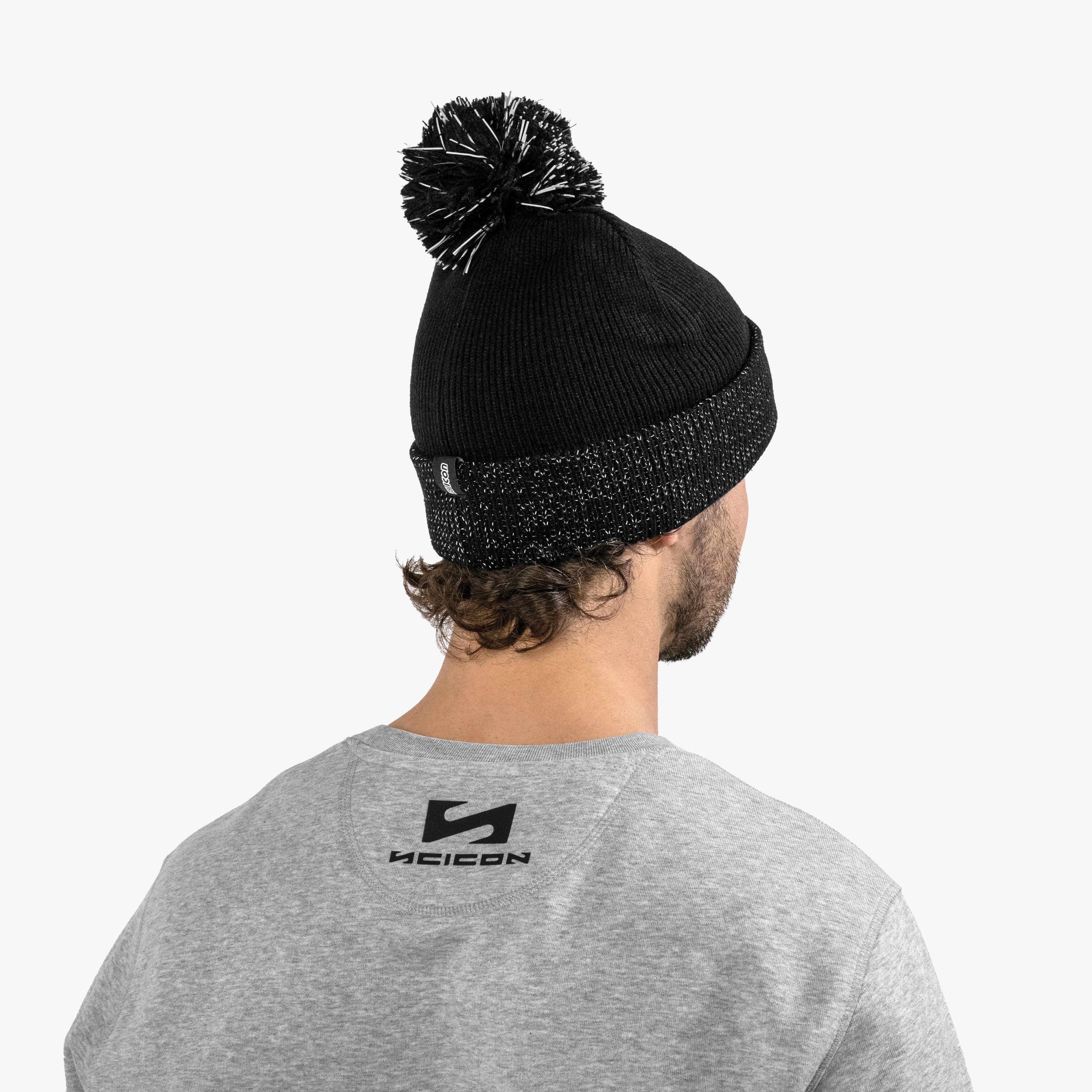 BONNET À POMPOM