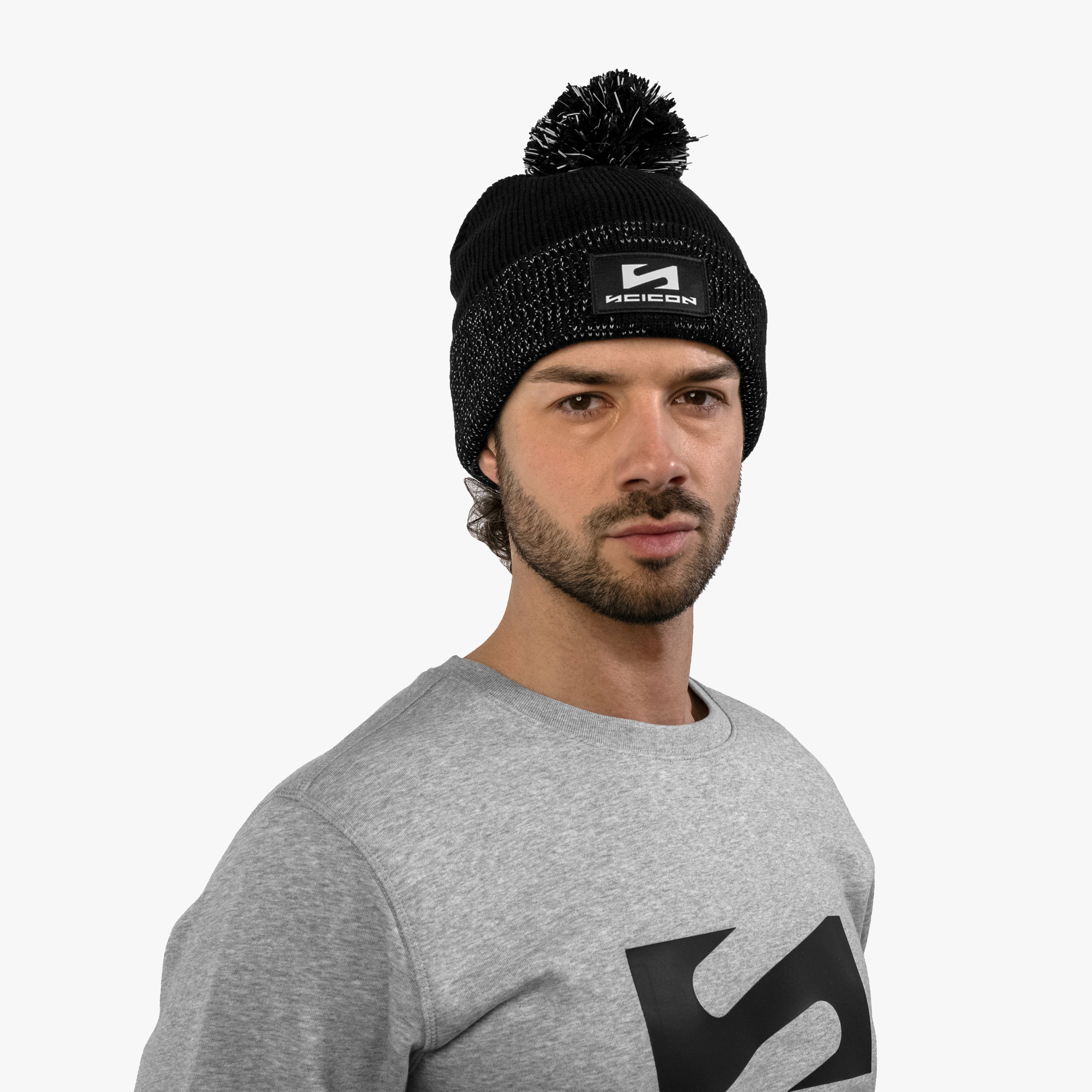 BONNET À POMPOM