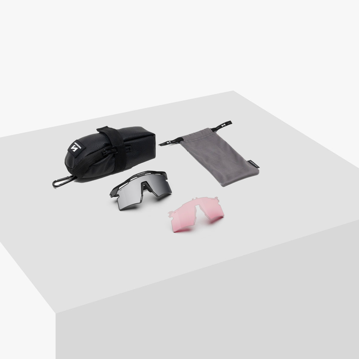 Aeroshade 2.0 Titanium XS Matte Black Multimirror Silver box content