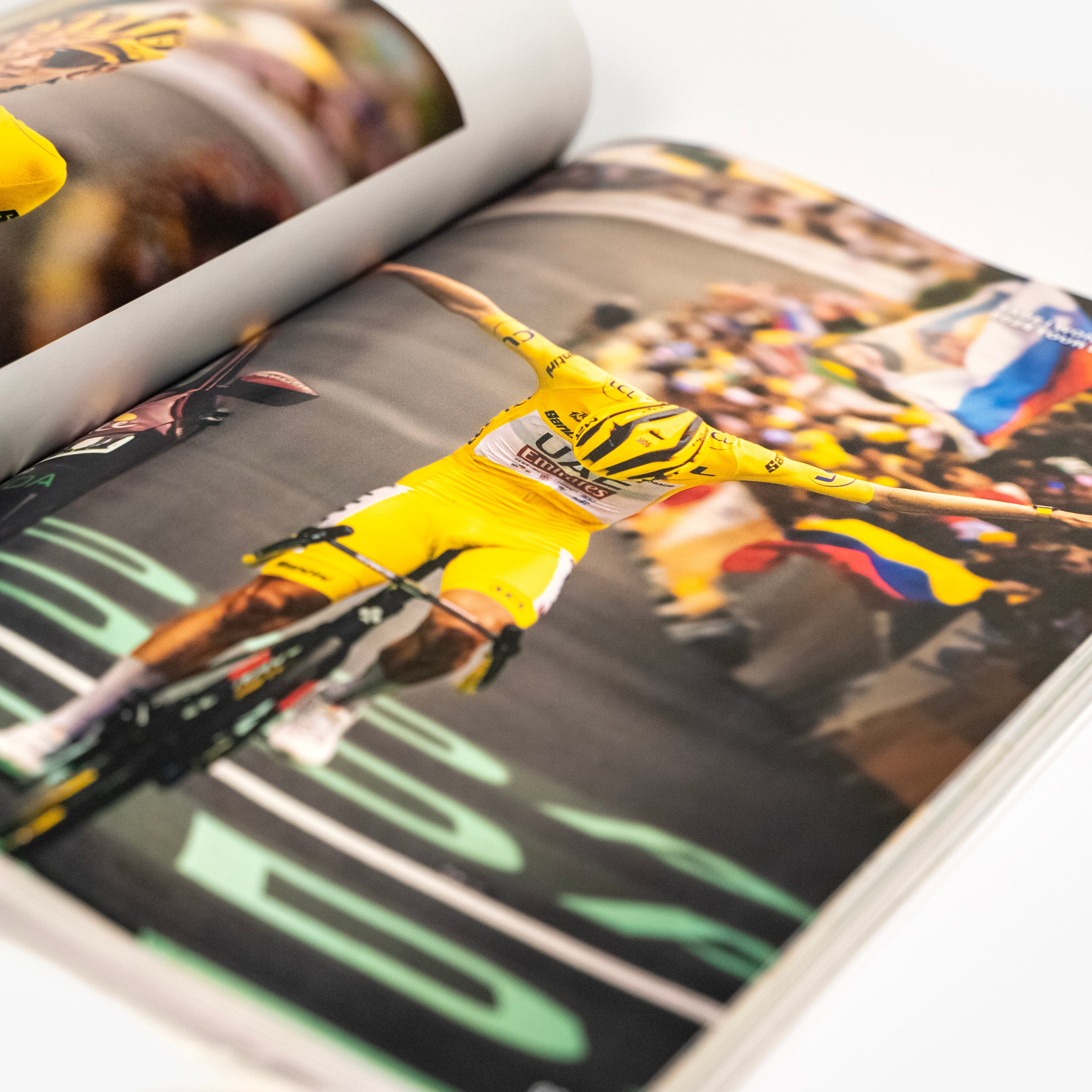 TADEJ POGAČAR TRIPLE CROWN PHOTOBOOK - COUVERTURE RIGIDE SIGNÉE