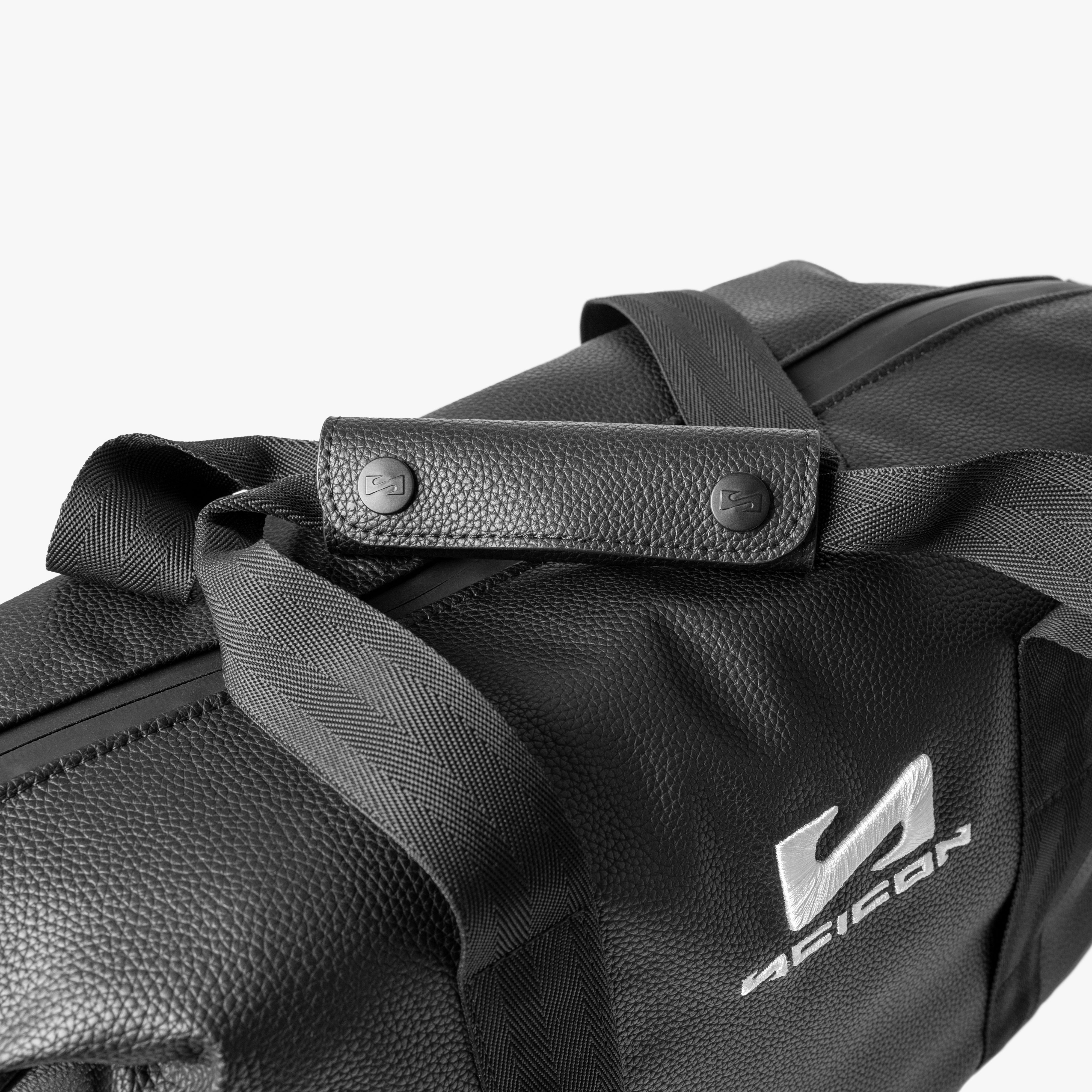 SAC WEEKENDER 18L - CUIR VÉGAN SYNERSKIN™